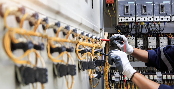 Professional Electrician technician working in Lincoln, ID